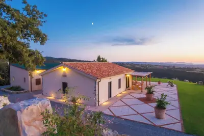 Image de compleatly privet and isolated villa with a swimming pool in enchanting Tuscany