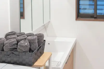Image de Stay in comfort in a new building built in October 2025 in a quiet, safe neighborhood in the center of Osaka & with parking in Korean Town where you can enjoy the taste of Korea!