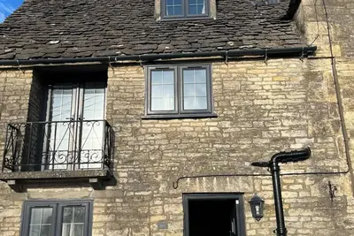 Charming Cotswold cottage with stunning views.