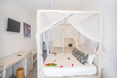 Image de Scenic Coastal Vacation Cabin with Veranda, Pool & Easy Beach Access | 2 Units