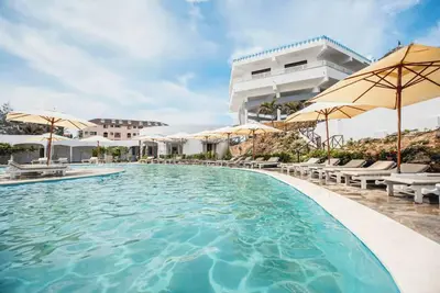 Image de 4 Tropical Rooms with Outdoor Pool, Steps from Surf Spots & Local Dining