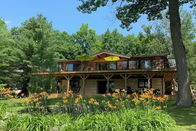 Image de Rustic Panabode Cottage Georgian Bay