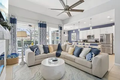 Image de Luxurious home 2 miles from Disney - Windsor Hills