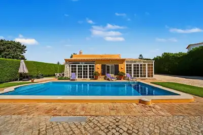 Image de Maison de vacances 'Vivenda Romana - By Staywise' avec piscine privée, Wi-Fi et climatisation