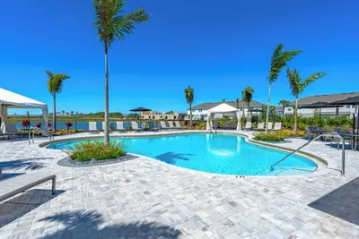Image de Lakewood Ranch - 2 Bed 2. 5Bath Townhome with LakeViews!