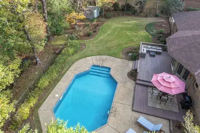 Image de Fort Benning Spacious Pool Home Ps5 Bbq Fireplace & More! Sleeps 14+