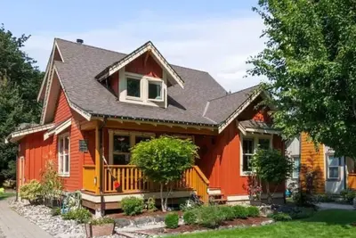 Image de \nBlue Jay Cottage | Pool + Resort Amenities | Cultus Lake
