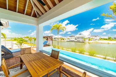 Image de Amber Glow & Mistico Beach Club + Boat Shuttle
