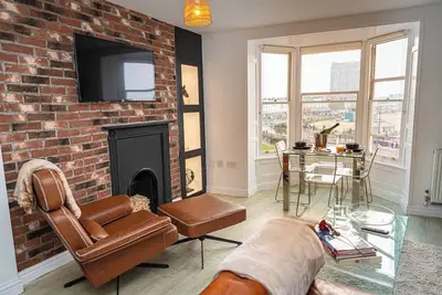 Image de 2br Coastal Stay with Panoramic Sea View | Margate