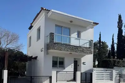 Stunning 3-bedroom villa with private pool in Pernera