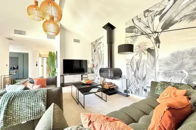 Image de Villa cosy climatisée avec piscine