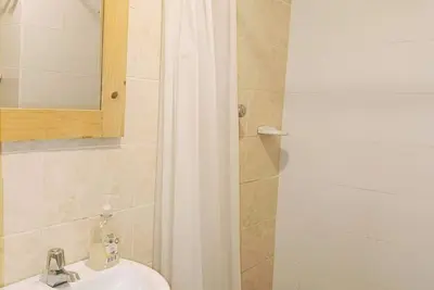Image de Spacious rooms for 2 with private bathroom 187715