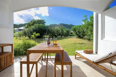 Image de 806 Cozy 1-Bedroom Garden Apartment – Steps from the Beach in Saint Martin