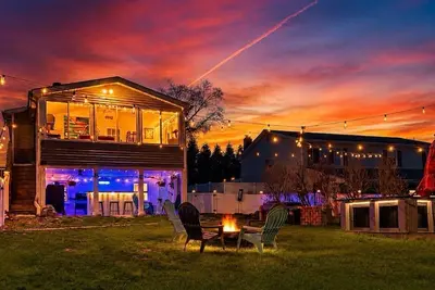 Image de Brand New Lakeview Suite: Hot Tub, Pet friendly & 4 Parking Spots