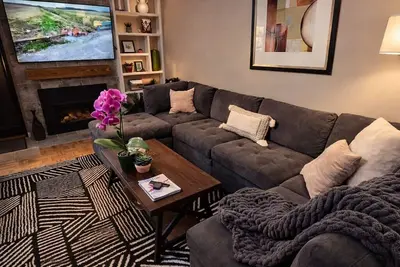 Image de Ken Caryl Luxury Town House