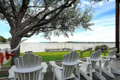 Image de 5br Lake Conroe Waterfront | 3 Kings + Private Dock | Swim + Fish | Games + Fire Pit | Sleeps 12