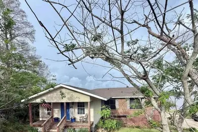 Image de False River retreat home