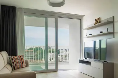 Image de SkyLux, 2-bedroom – 4th floor with view