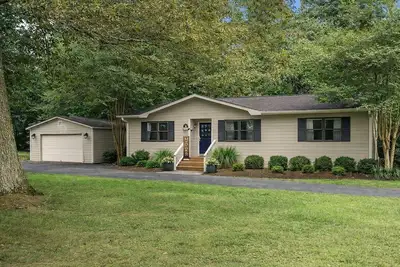 Image de Shoreland Retreat 4 Bedroom house in Scottsboro with access to Guntersville Lake
