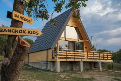 Image de Bangkok 2 bedroom A-Frame Cabin with Hot Tub & Mountain Views