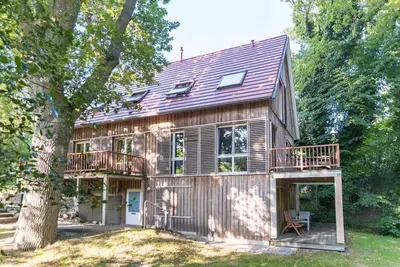 Image de Spacious vacation apartment in a forest clearing - not far from the beach - for 2-4 people