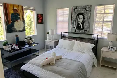 Image de Eaton Hall - 7 Bedroom Villa, Rodney Bay 5 minutes to Marina and close to beach.