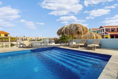 Image de Casa Breeze with a refreshing shared pool and views over the lagoon