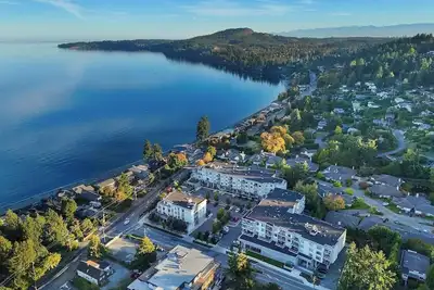 Image de West Coast Luxury 2br Condo Near Cordova Bay Beach