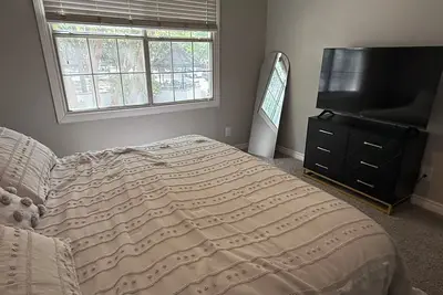 Image de White Rock Lake Retreat - Pool -Walk to Trails-2br