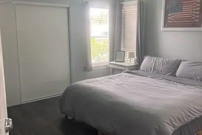 Image de Vegas Hideaway conveniently located from airport and strip 8-20 minutes. . .