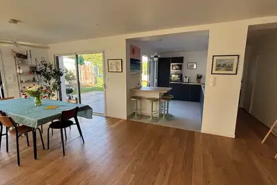 Image de À 2 min de la plage et en impasse, maison familiale neuve, toute équipée!