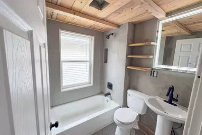 Image de Renting Erie Property- 4 bedroom, laundry, dishwasher, dining room, living room, 1 bathroom
