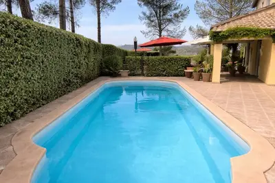 Image de Villa avec piscine & putting green – Saint-Raphaël – cadre paisible