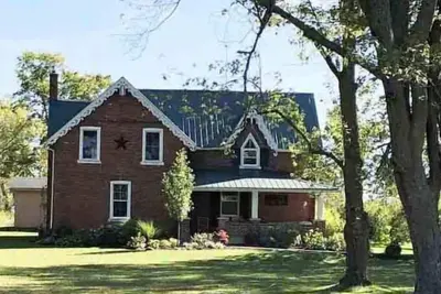 Image de A luxury farmhouse - 6 bedrooms, pool on 12 acres