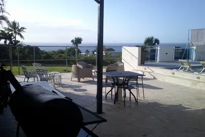 Image de 10-bedroom Hilltop Ocean View Residence