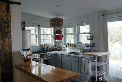 Image de York River - 1 Bedroom Carriage House Apt with Large Deck overlooking the river