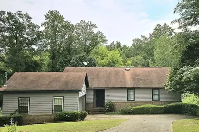 Image de Recently updated 3-bedroom house with Ac in charming Macon