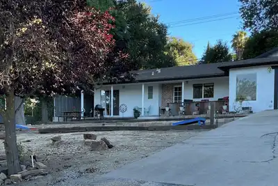 Image de Full 3-bedroom house on the Lake  in tranquil Atascadero! Beautiful Lake view.