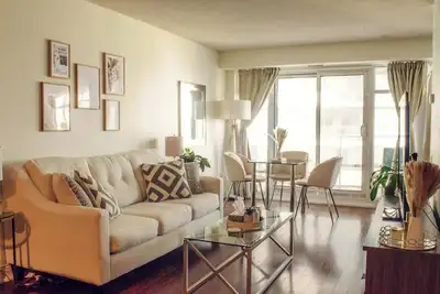 Upscale Toronto Condo | Monthly Stay