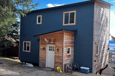 Image de Quaint 2-bedroom bungalow perched above Homer and Kachemak Bay.