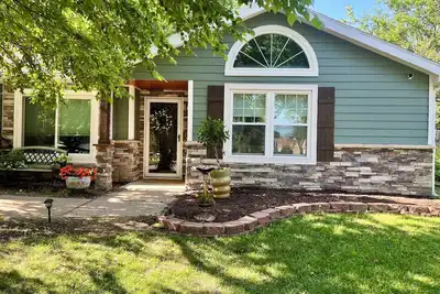 Image de 3-bedroom house in gorgeous Lawrence with easy access to K-10 and I-70