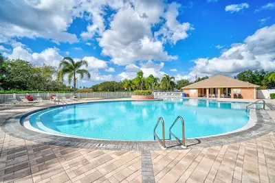 Image de New To Market- Quiet Lakeview Townhome- Pool, Tennis, and Comfort