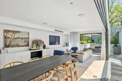 Image de Designer Annandale Retreat with Pool