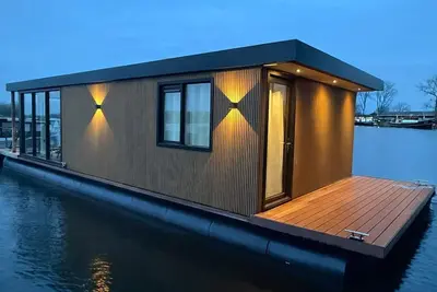 Image de Unique stay on the water, houseboat Loosdrecht