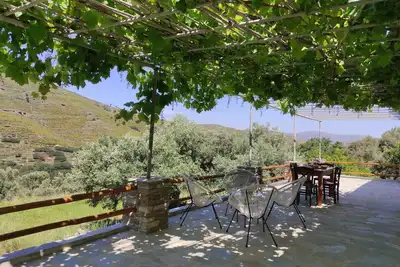 Image de Maison de campagne « Ktima Kariophyllis » avec vue sur la montagne et terrasse privée