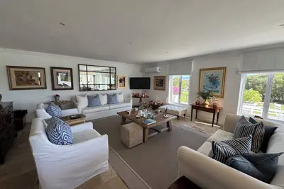 Image de Stellenbosch secure living at its finest - Villa in the Winelands