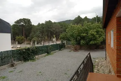 Image de Maison de vacances « Los Madroños » avec vue sur la montagne, terrasse et jardin privés