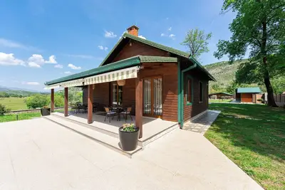 Image de Villa Oria w/ Shared Pool & Sauna – Riverside Nature Escape