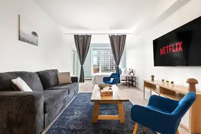 Image de Luxe Downtown Retreat W/ 2 Free Parking!
