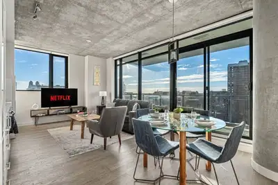 Image de Modern Rustic Charm w/ Tower Views, Pool & Gym